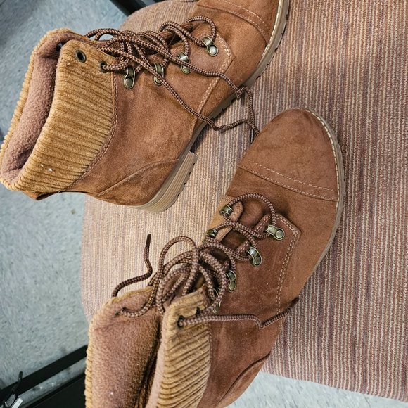 Women's  Hiking/Ankle Boots - Worn Twice - Picture 3 of 5